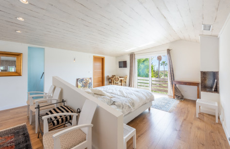 FOR SALE 🏡 Immaculate Renovated Villa with Pool – Marbella Country Club, Nueva Andalucía