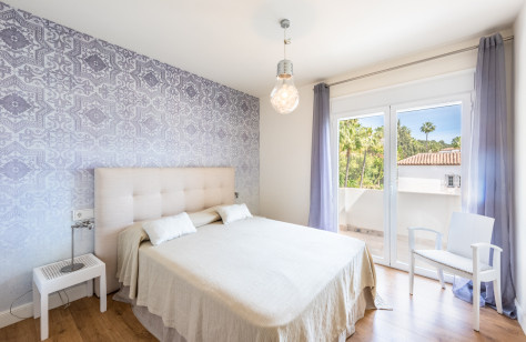 FOR SALE 🏡 Immaculate Renovated Villa with Pool – Marbella Country Club, Nueva Andalucía