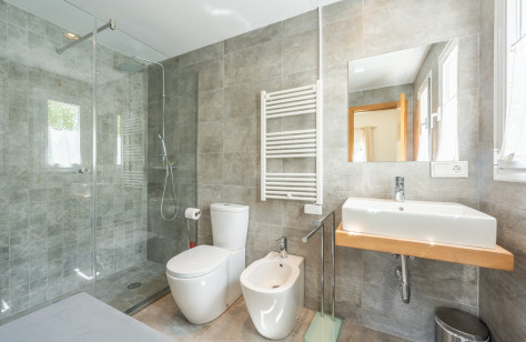 FOR SALE 🏡 Immaculate Renovated Villa with Pool – Marbella Country Club, Nueva Andalucía