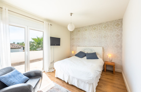 FOR SALE 🏡 Immaculate Renovated Villa with Pool – Marbella Country Club, Nueva Andalucía