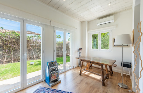 FOR SALE 🏡 Immaculate Renovated Villa with Pool – Marbella Country Club, Nueva Andalucía