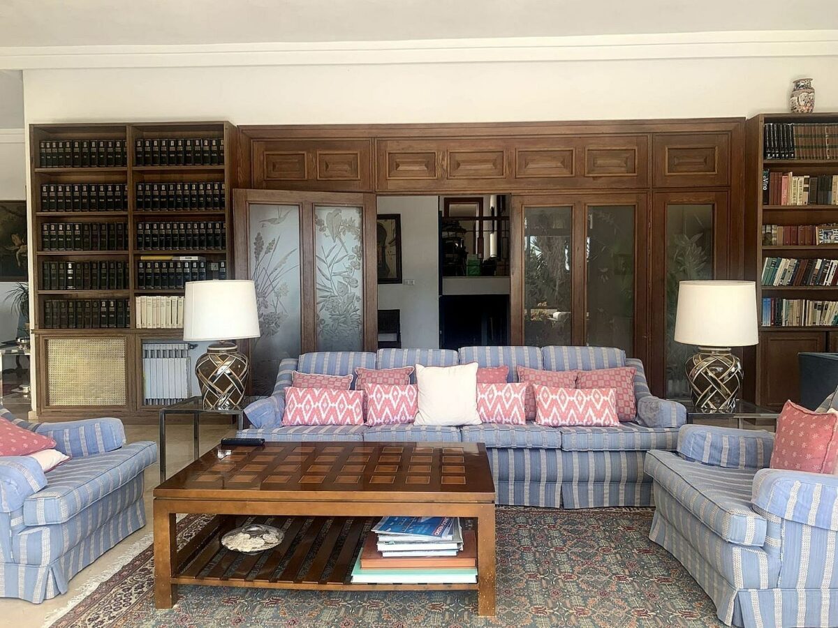 Mediterranean villa with tennis court and pool on a large plot near Marbella centre
