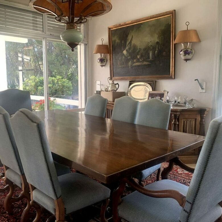 Mediterranean villa with tennis court and pool on a large plot near Marbella centre
