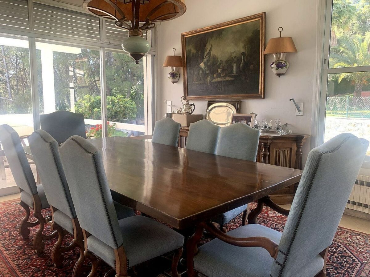 Mediterranean villa with tennis court and pool on a large plot near Marbella centre