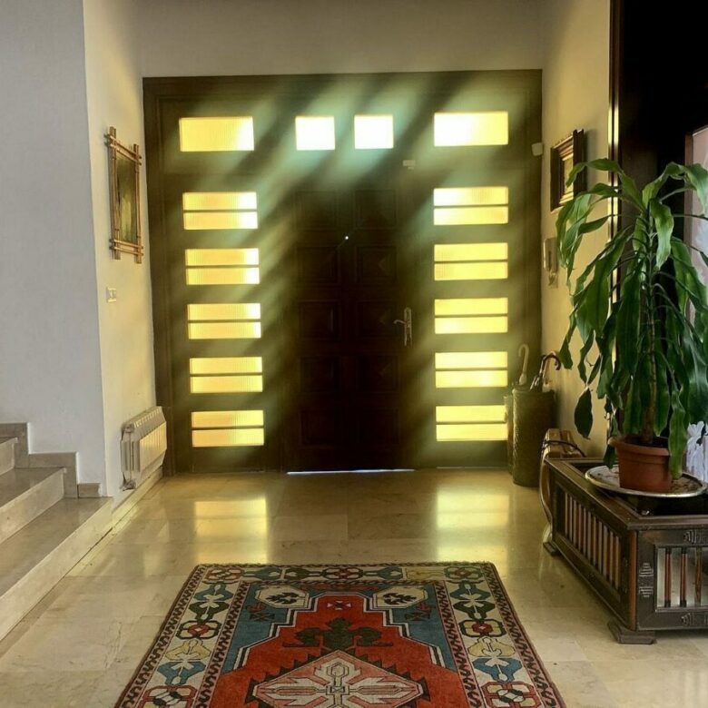 Mediterranean villa with tennis court and pool on a large plot near Marbella centre