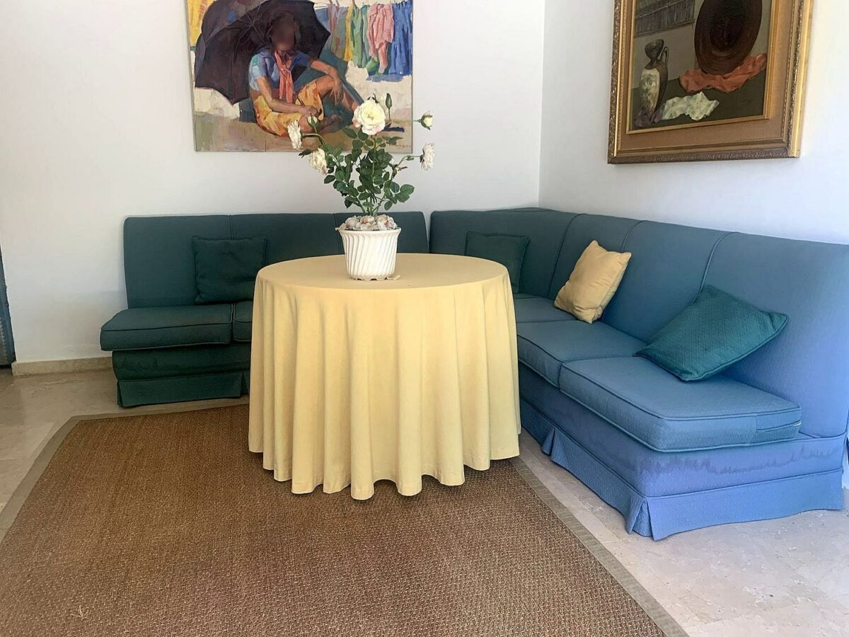 Mediterranean villa with tennis court and pool on a large plot near Marbella centre