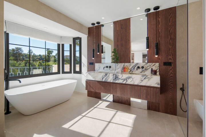 FOR SALE 🇪🇸✨ Villa · Nueva Andalucía · Las Brisas · Marbella  – Turnkey
