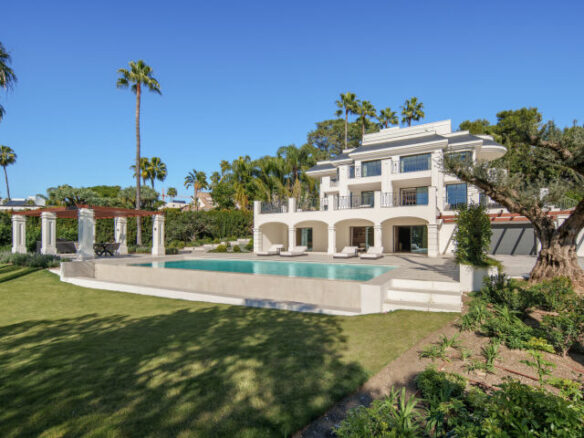 FOR SALE 🇪🇸✨ Villa · Nueva Andalucía · Las Brisas · Marbella  – Turnkey
