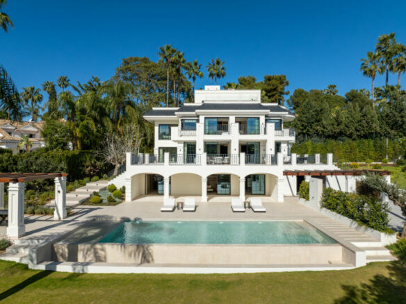 FOR SALE 🇪🇸✨ Villa · Nueva Andalucía · Las Brisas · Marbella  – Turnkey