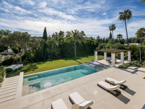 FOR SALE 🇪🇸✨ Villa · Nueva Andalucía · Las Brisas · Marbella  – Turnkey