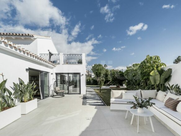 FOR SALE 🏡 Fully Renovated Beachside Villa – Cortijo Blanco / Lindavista, San Pedro
