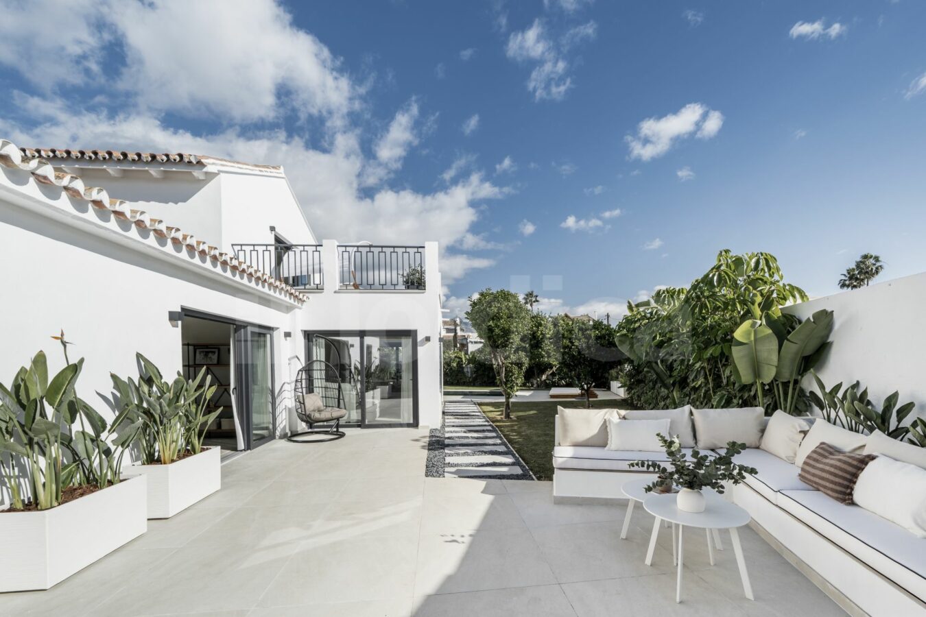 FOR SALE 🏡 Fully Renovated Beachside Villa – Cortijo Blanco / Lindavista, San Pedro