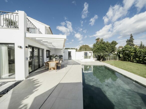 FOR SALE 🏡 Fully Renovated Beachside Villa – Cortijo Blanco / Lindavista, San Pedro