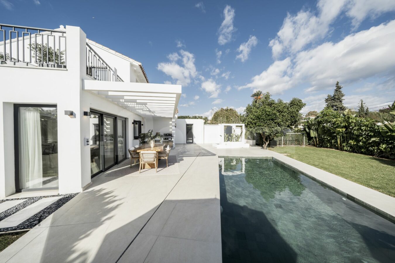 FOR SALE 🏡 Fully Renovated Beachside Villa – Cortijo Blanco / Lindavista, San Pedro