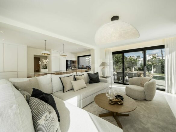FOR SALE 🏡 Fully Renovated Beachside Villa – Cortijo Blanco / Lindavista, San Pedro