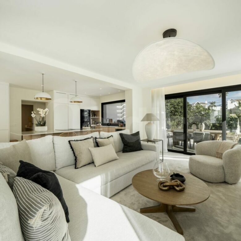 FOR SALE 🏡 Fully Renovated Beachside Villa – Cortijo Blanco / Lindavista, San Pedro