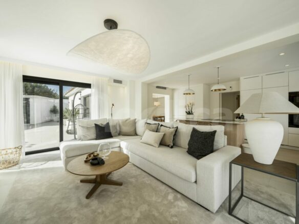 FOR SALE 🏡 Fully Renovated Beachside Villa – Cortijo Blanco / Lindavista, San Pedro