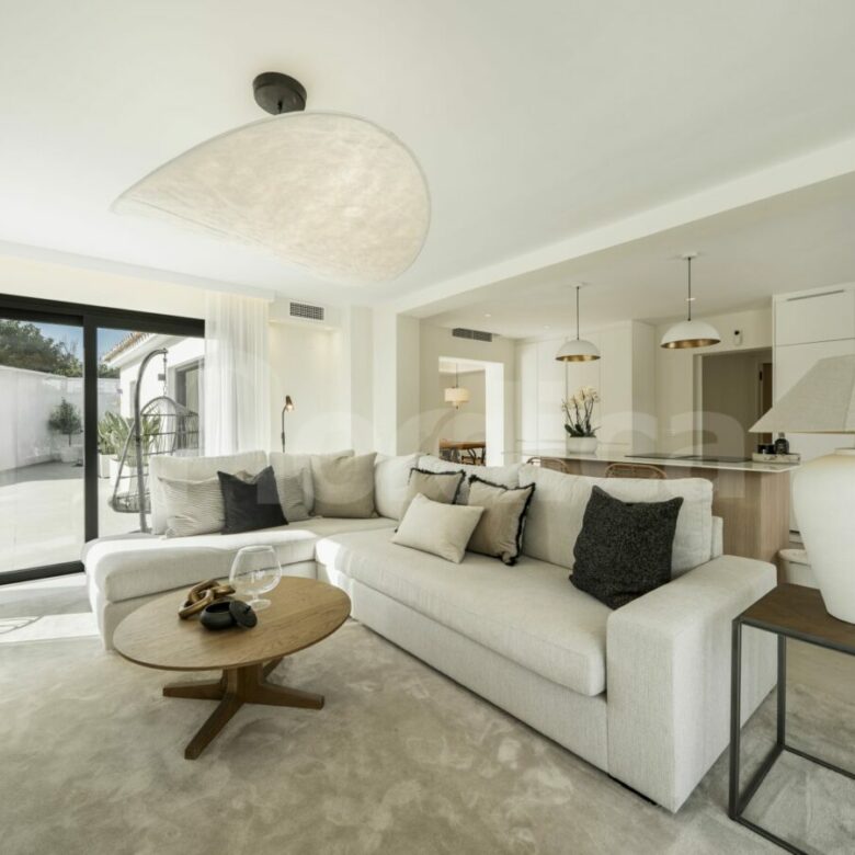 FOR SALE 🏡 Fully Renovated Beachside Villa – Cortijo Blanco / Lindavista, San Pedro
