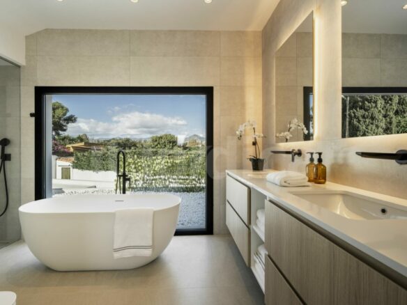 FOR SALE 🏡 Fully Renovated Beachside Villa – Cortijo Blanco / Lindavista, San Pedro