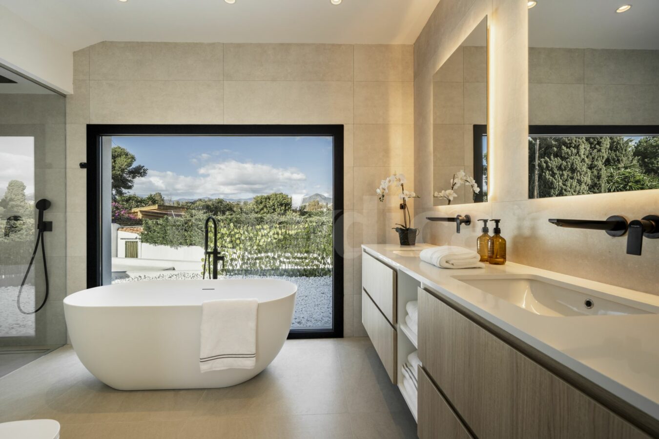 FOR SALE 🏡 Fully Renovated Beachside Villa – Cortijo Blanco / Lindavista, San Pedro