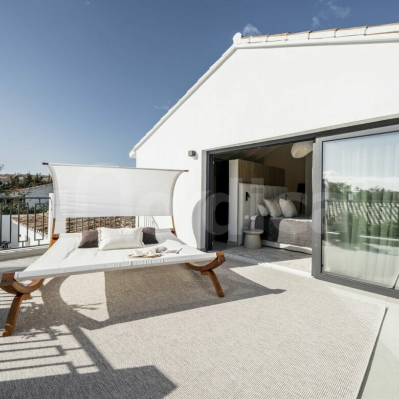 FOR SALE 🏡 Fully Renovated Beachside Villa – Cortijo Blanco / Lindavista, San Pedro