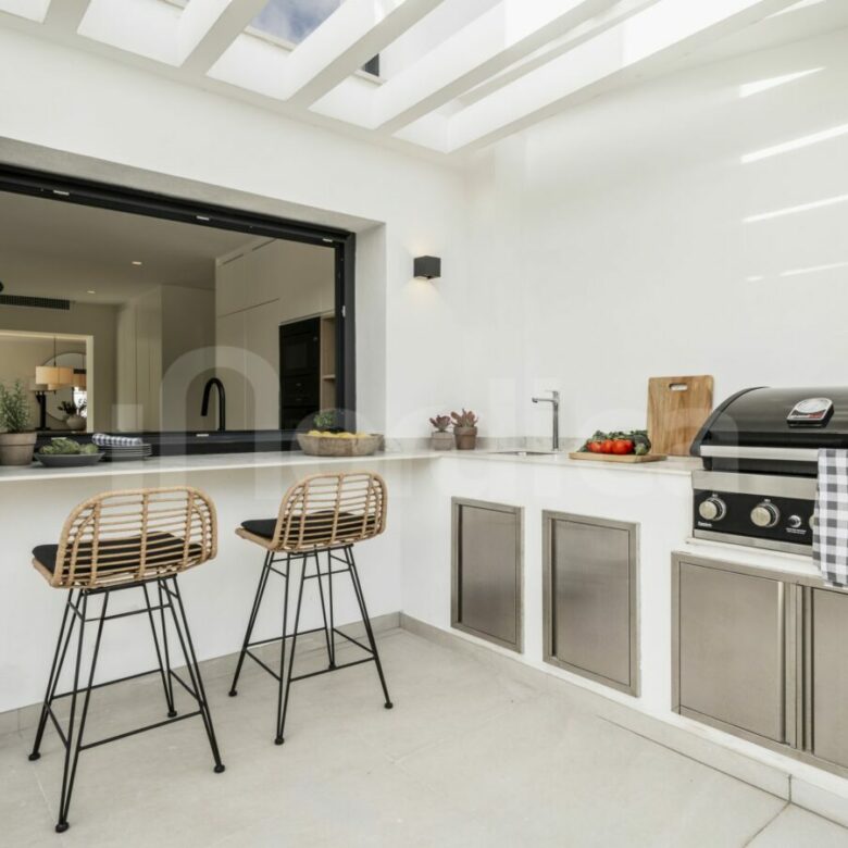 FOR SALE 🏡 Fully Renovated Beachside Villa – Cortijo Blanco / Lindavista, San Pedro