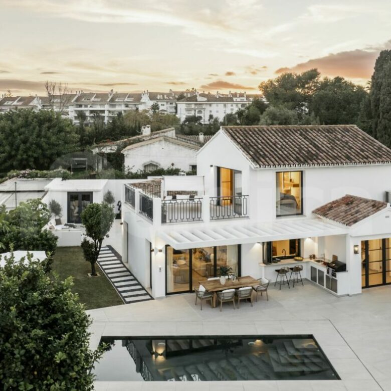 FOR SALE 🏡 Fully Renovated Beachside Villa – Cortijo Blanco / Lindavista, San Pedro