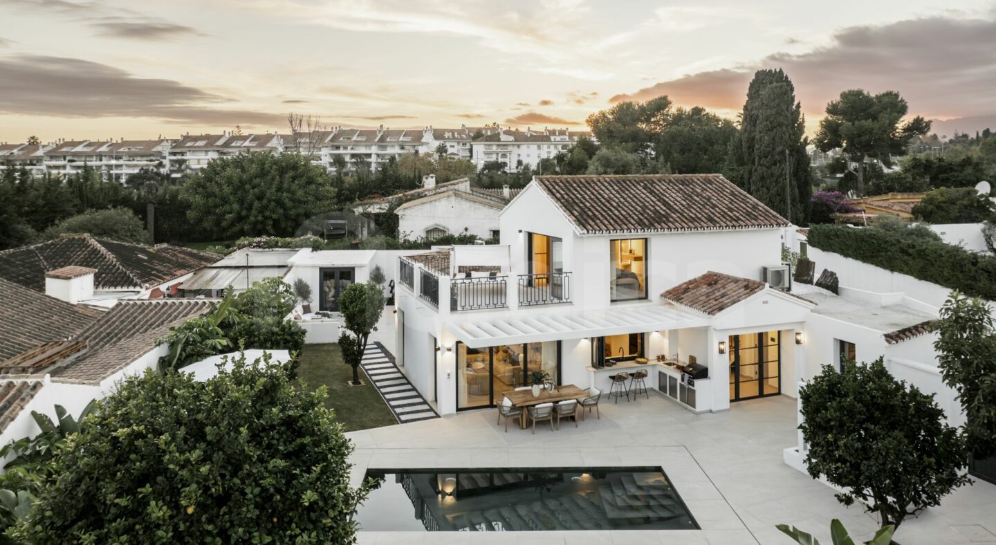 FOR SALE 🏡 Fully Renovated Beachside Villa – Cortijo Blanco / Lindavista, San Pedro