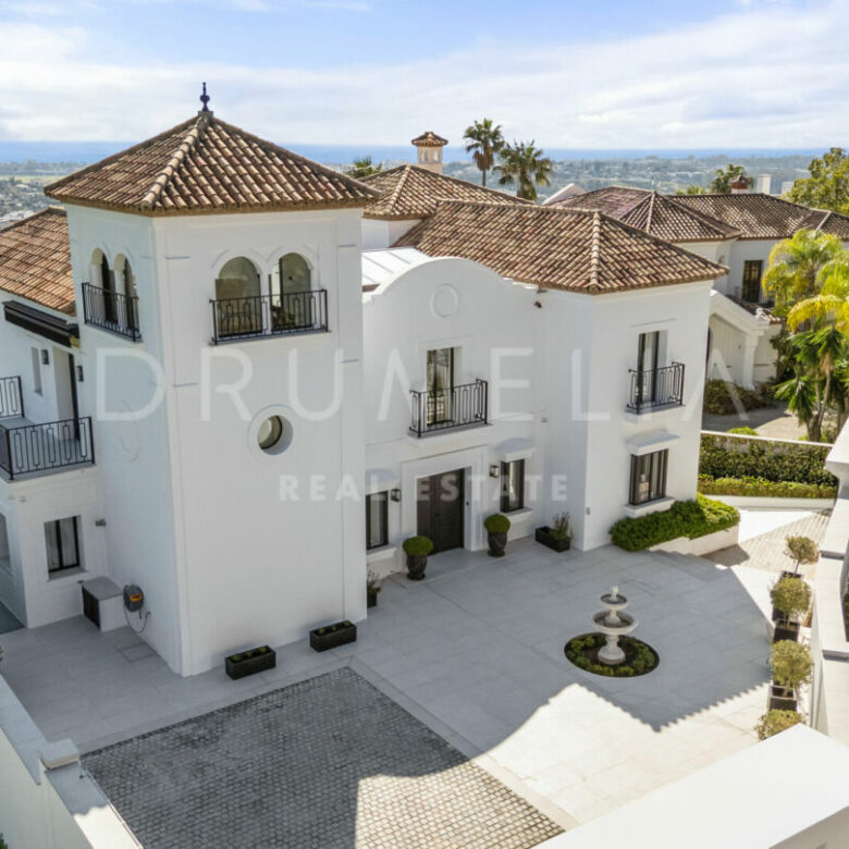 FOR SALE 🏡 Fully Renovated Hillside Villa with Panoramic Sea & Mountain Views – Monte Halcones, Benahavís