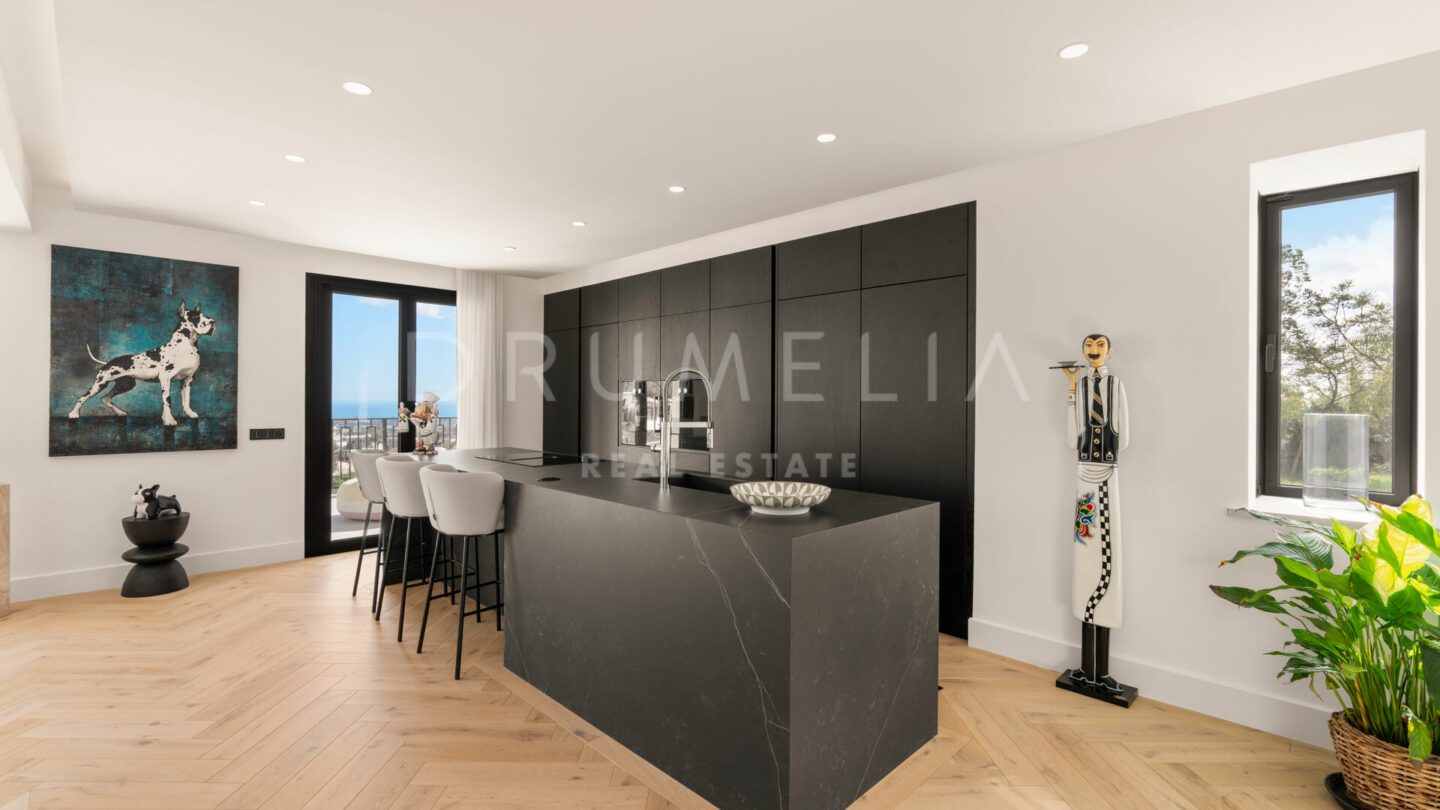 FOR SALE 🏡 Fully Renovated Hillside Villa with Panoramic Sea & Mountain Views – Monte Halcones, Benahavís