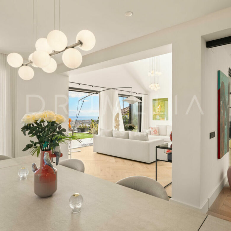 FOR SALE 🏡 Fully Renovated Hillside Villa with Panoramic Sea & Mountain Views – Monte Halcones, Benahavís