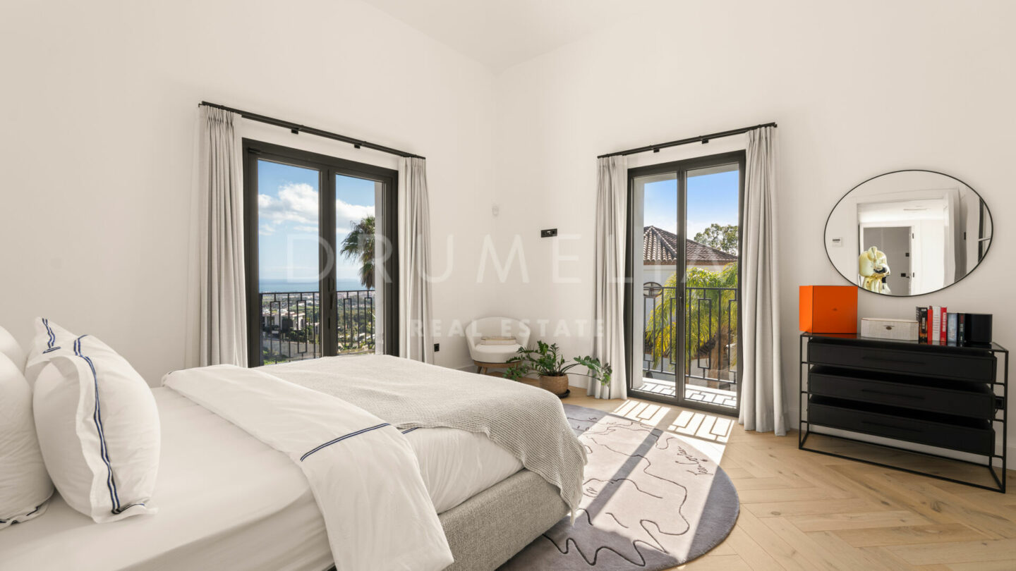 FOR SALE 🏡 Fully Renovated Hillside Villa with Panoramic Sea & Mountain Views – Monte Halcones, Benahavís