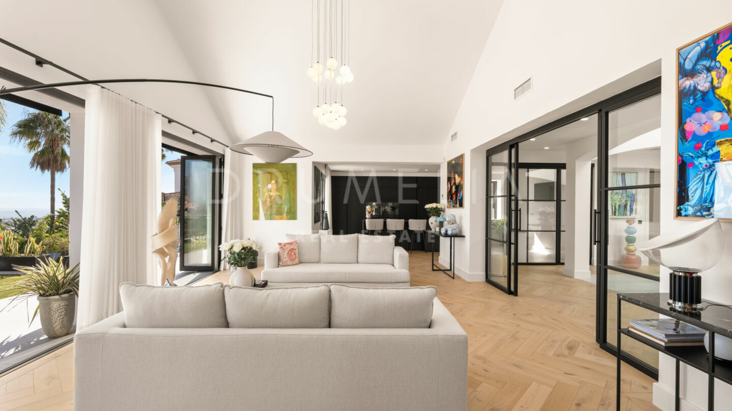FOR SALE 🏡 Fully Renovated Hillside Villa with Panoramic Sea & Mountain Views – Monte Halcones, Benahavís