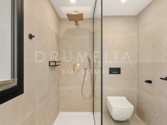 FOR SALE 🏡 Fully Renovated Hillside Villa with Panoramic Sea & Mountain Views – Monte Halcones, Benahavís