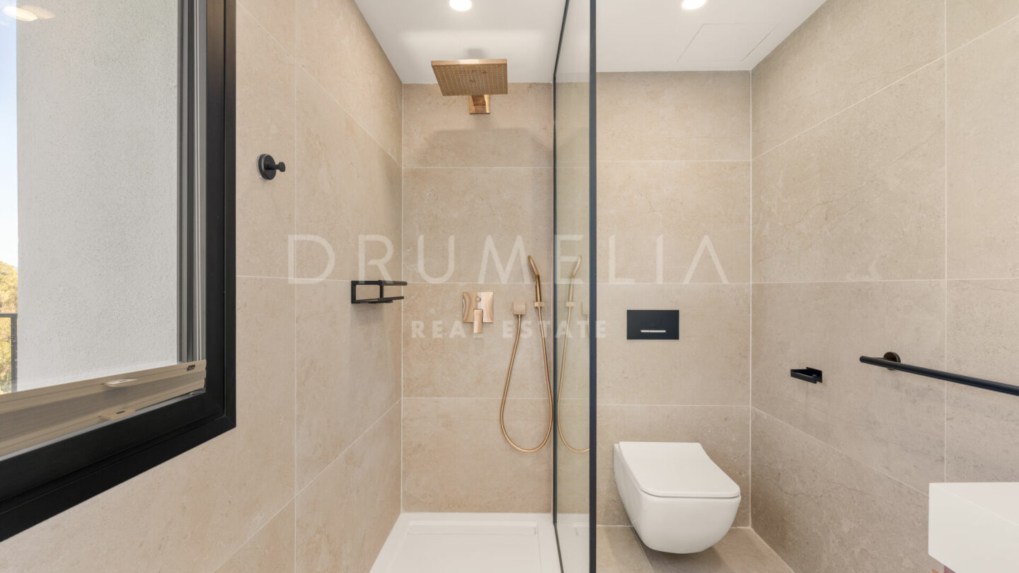 FOR SALE 🏡 Fully Renovated Hillside Villa with Panoramic Sea & Mountain Views – Monte Halcones, Benahavís