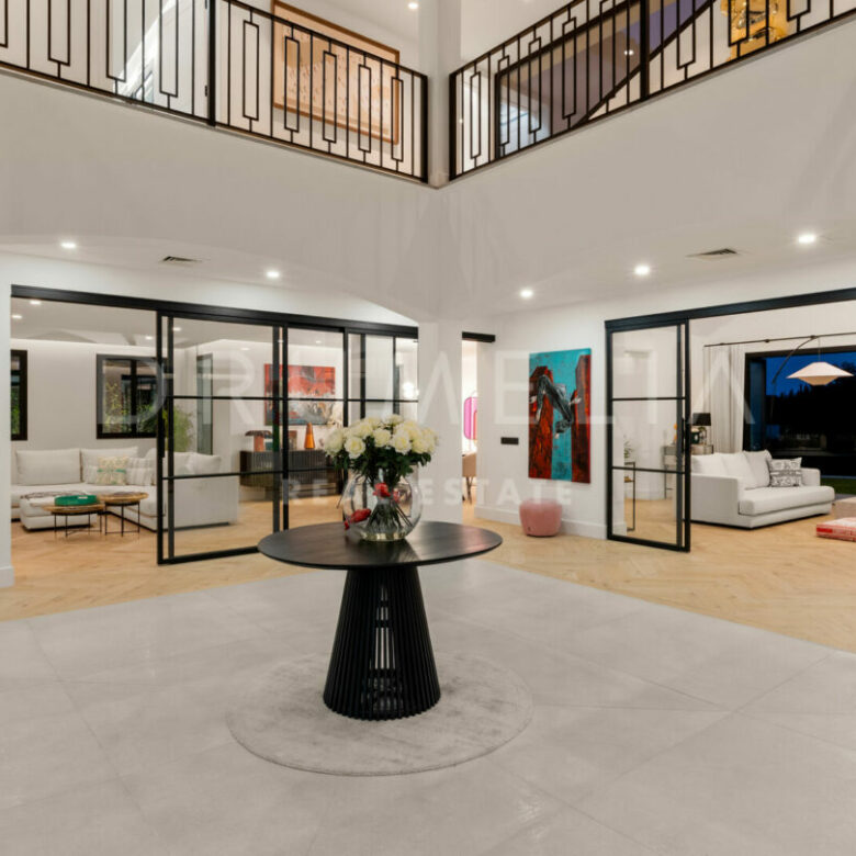 FOR SALE 🏡 Fully Renovated Hillside Villa with Panoramic Sea & Mountain Views – Monte Halcones, Benahavís