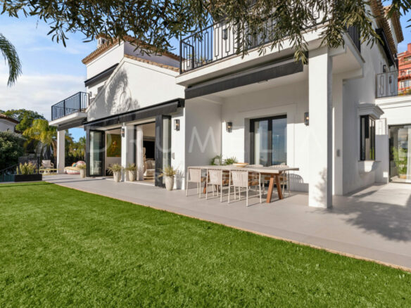 FOR SALE 🏡 Fully Renovated Hillside Villa with Panoramic Sea & Mountain Views – Monte Halcones, Benahavís