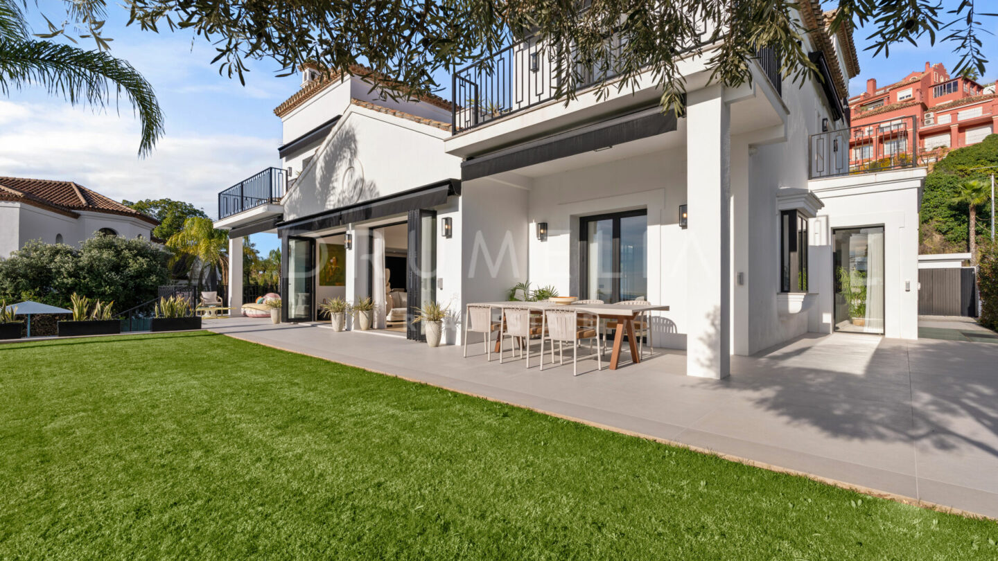 FOR SALE 🏡 Fully Renovated Hillside Villa with Panoramic Sea & Mountain Views – Monte Halcones, Benahavís