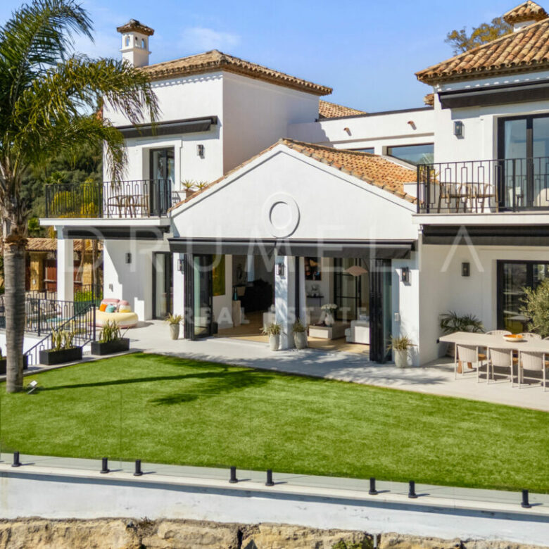 FOR SALE 🏡 Fully Renovated Hillside Villa with Panoramic Sea & Mountain Views – Monte Halcones, Benahavís