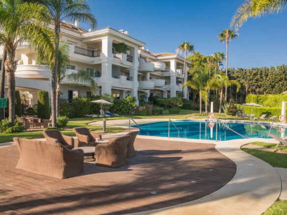 FOR SALE 🌟🏢 Renovated Ground-Floor Apartment with Sea Views🇪🇸 Altos Reales, Sierra Blanca, Marbella 🇪🇸