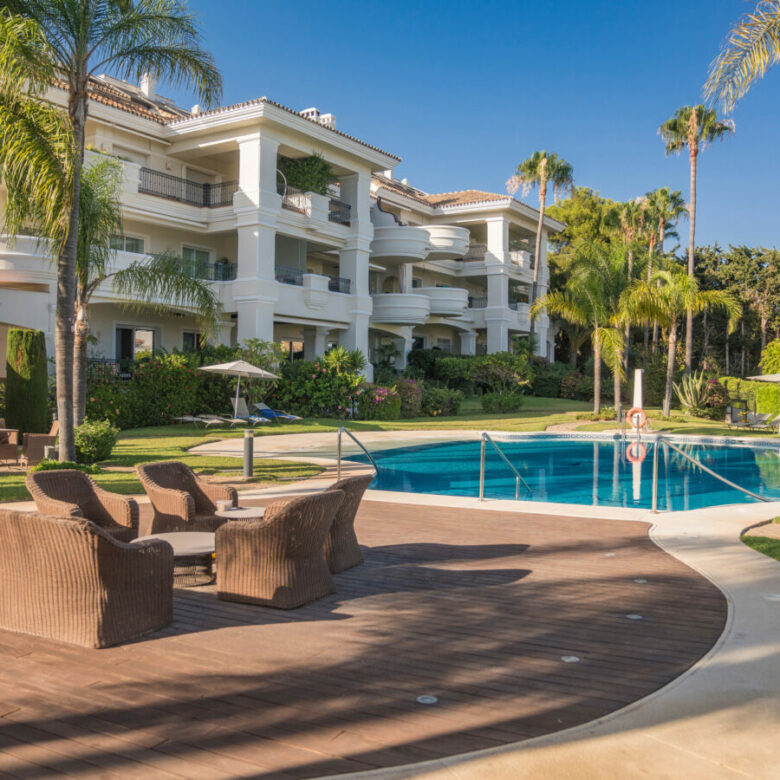 FOR SALE 🌟🏢 Renovated Ground-Floor Apartment with Sea Views🇪🇸 Altos Reales, Sierra Blanca, Marbella 🇪🇸