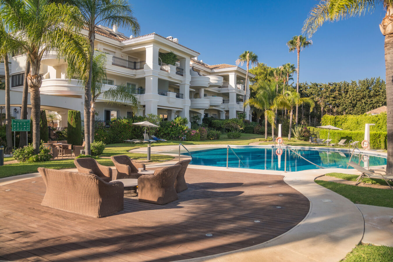 FOR SALE 🌟🏢 Renovated Ground-Floor Apartment with Sea Views🇪🇸 Altos Reales, Sierra Blanca, Marbella 🇪🇸