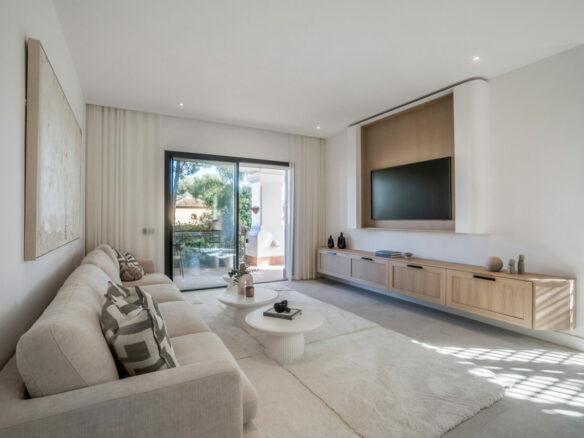 FOR SALE 🌟🏢 Renovated Ground-Floor Apartment with Sea Views🇪🇸 Altos Reales, Sierra Blanca, Marbella 🇪🇸