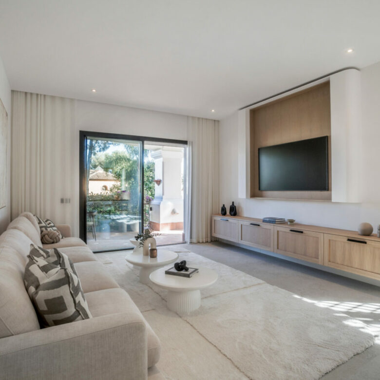 FOR SALE 🌟🏢 Renovated Ground-Floor Apartment with Sea Views🇪🇸 Altos Reales, Sierra Blanca, Marbella 🇪🇸