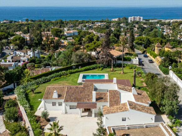 FOR SALE 🌟🏡 Single-Level Luxury Villa in El Rosario🇪🇸 Marbella East, Costa del Sol 🇪🇸