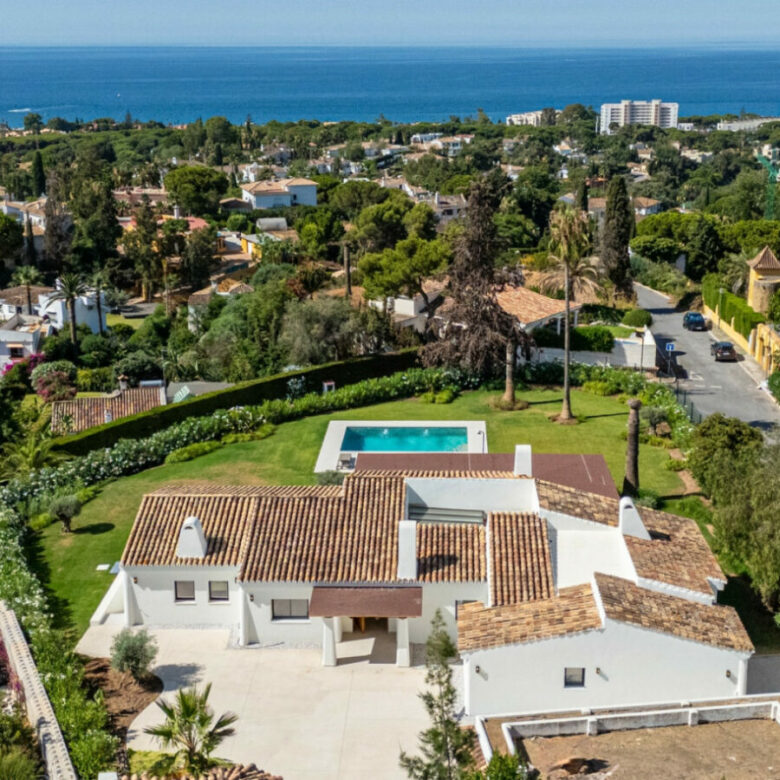 FOR SALE 🌟🏡 Single-Level Luxury Villa in El Rosario🇪🇸 Marbella East, Costa del Sol 🇪🇸