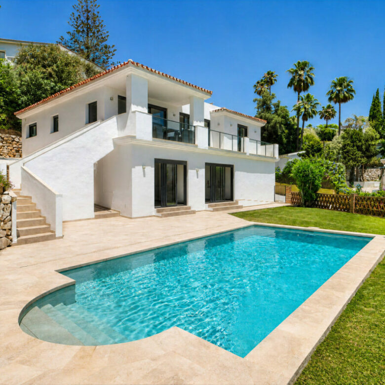 FOR SALE 🌟🏡 Renovated Family Villa in El Rosario🇪🇸 Marbella East, Costa del Sol 🇪🇸