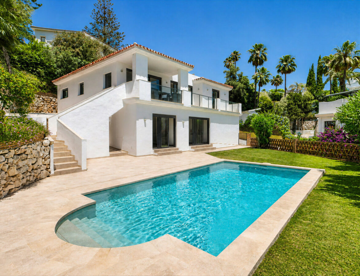 FOR SALE 🌟🏡 Renovated Family Villa in El Rosario🇪🇸 Marbella East, Costa del Sol 🇪🇸