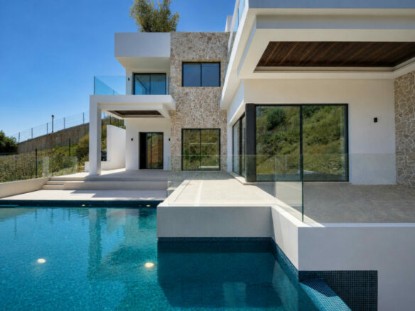 FOR SALE 🌟🏡 Contemporary Designer Villa in Elviria🇪🇸 Marbella East, Costa del Sol 🇪🇸