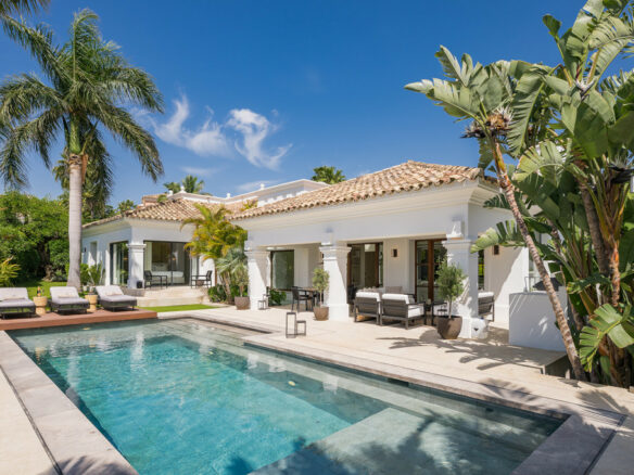 FOR SALE 🌟🏡 Fully Renovated Bellevue Villa with La Concha Views🇪🇸 Nueva Andalucia, Marbella 🇪🇸